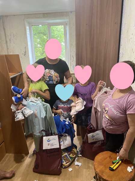 Оказание помощи семьям в трудной жизненной ситуации в рамках проекта "Из рук в руки"